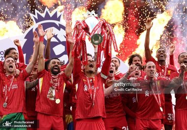 ویدیوی اهدای جام قهرمانی لیگ برتر انگلیس به لیورپول