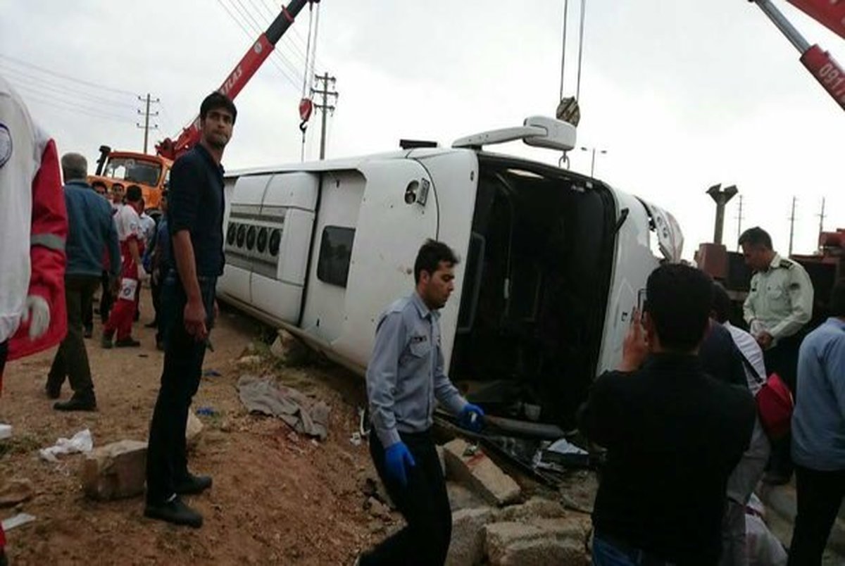 16 مجروح در حادثه واژگونی اتوبوس در محور شیراز – مرودشت