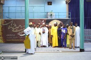 بازدید جمعی از قاریان کشور آفریقا و جمعی از گردشگران لبنانی از بیت امام خمینی در جماران