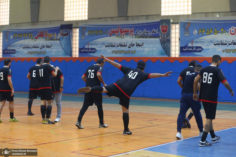 مسابقه فوتسال خیریه بین تیم هنرمندان و منتخب بنیاد حضرت زینب (س)