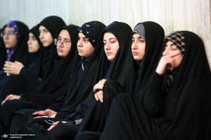 بازدید جمعی از داشجویان دانشگاه‌های آذربایجان شرقی از حسینیه جماران