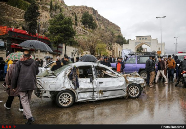 خون درگذشتگان حادثه سیل قابل معامله با  سیاست‌بازان قدرت‌طلب نیست  مهربانی شیرازی‌ها در تاریخ ماندگار می شود