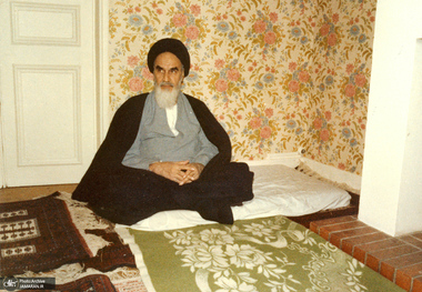 امام در پاسخ به خبرنگاران خارجی، فرار شاه را چه مرحله ای از پیروزی دانستند؟