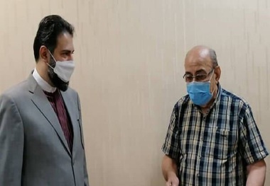 سیمون آیوازیان نشان درجه یک هنری گرفت
