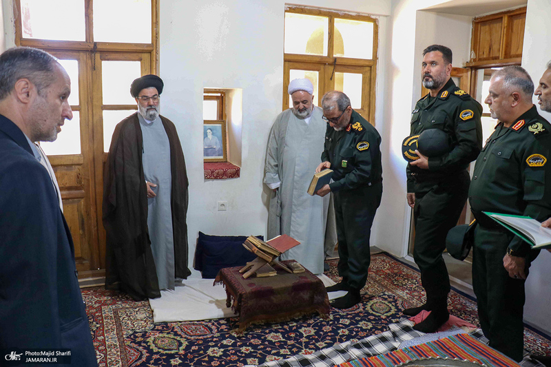حضور جانشین فرمانده کل انتظامی کشور در  بیت و زادگاه امام خمینی