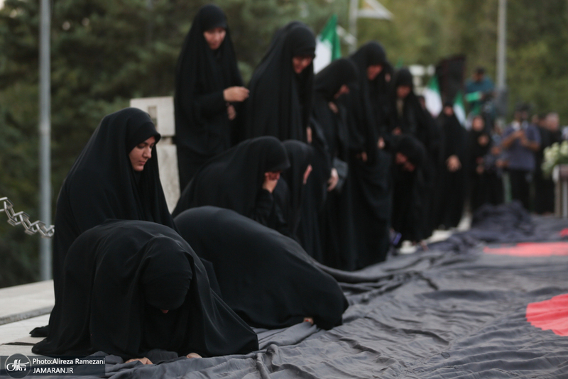 مراسم اهتزاز بزرگترين پرچم عزاداری در تهران