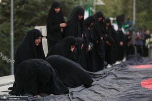 مراسم اهتزاز بزرگترين پرچم عزاداری در تهران