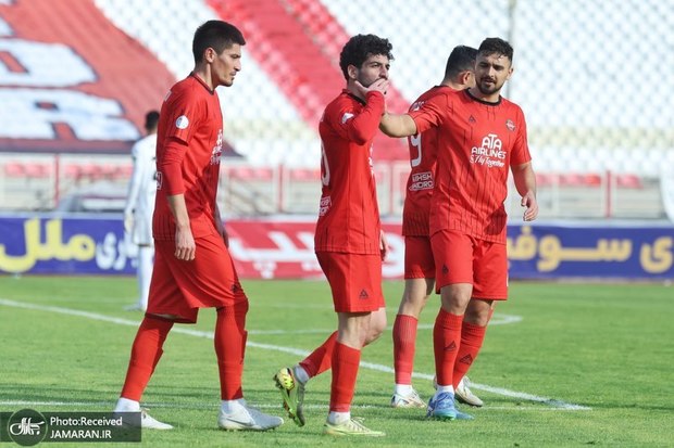 بازگشت تراکتور به صدر جدول با برد در جنگ مدعیان