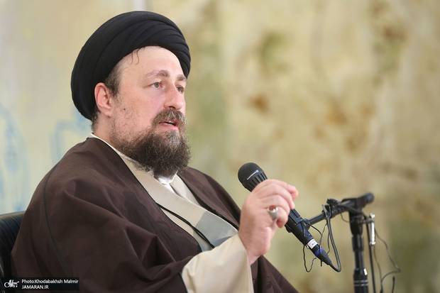 کنایه سید حسن خمینی به متحجرینی که دزدانه بر سر خوان انقلاب نشسته اند: افکار بسته هیچ دخالتی در پیدایش انقلاب نداشته اند