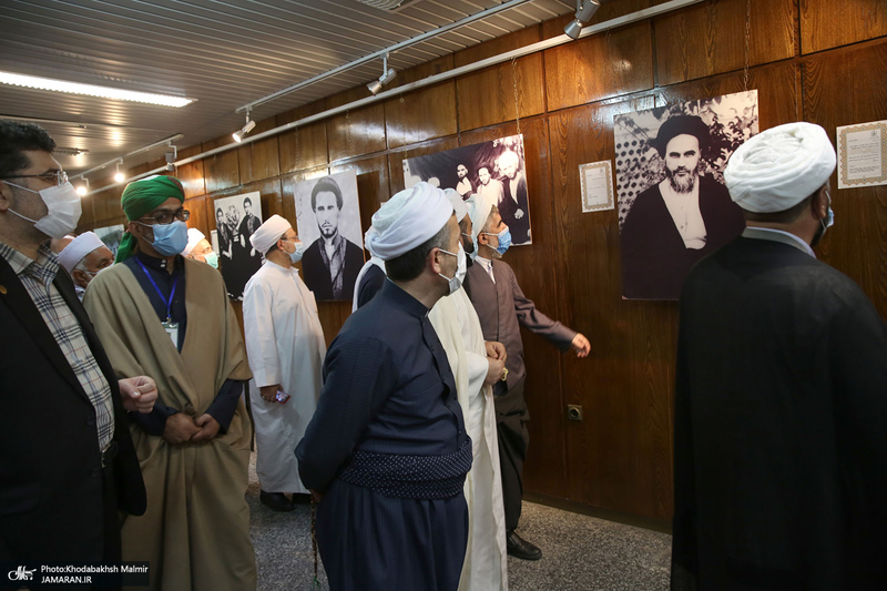 بازدید جمعی از امامان جمعه، روحانیون، علما، فضلا و مدرسین حوزه های علمیه اهل تسنن از جماران