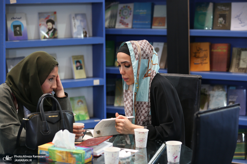 غرفه موسسه تنظیم و نشر آثار امام خمینی (ره) در سی و ششمین نمایشگاه کتاب تهران-4