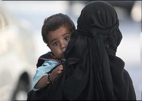 کودکان متکدی پاکستانی ساکن در بوشهر را عمدا فلج می‌کنند