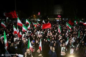 تجمع بزرگ مردمى نه به آتش بس در محله پيروزى تهران