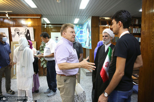بازدید جمعی از گردشگران خارجی از بیت امام خمینی در جماران‎‎