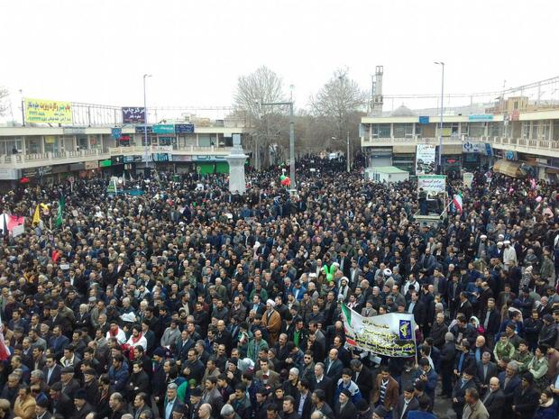 رهبری و پشتوانه مردمی استمراربخش انقلاب و نظام اسلامی