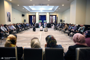 دیدار جمعی از نمایندگان پیروان ادیان الهی با سید حسن خمینی