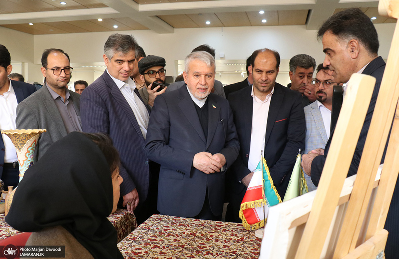 بازدید وزیر میراث فرهنگی از نمایشگاه هفته فرهنگی «بر آستان آفتاب»