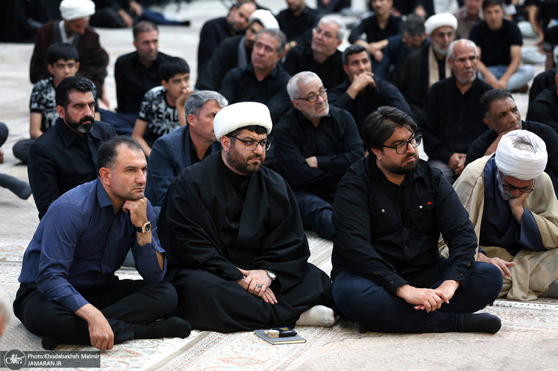 مراسم عزادارای شب عاشورا در حرم مطهر امام خمینی