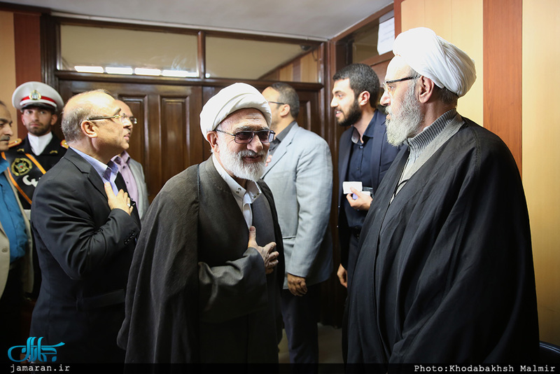 حضور سید حسن خمینی در مراسم ختم والده حجت الاسلام والمسلمین آشتیانی 