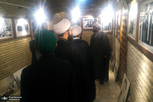 بازديد اعضای كنسولگری جمهوری اسلامی ايران از بیت تاریخی امام در نجف