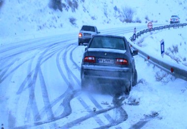 جاده های البرز بر اثر بارش برف و باران لغزنده است