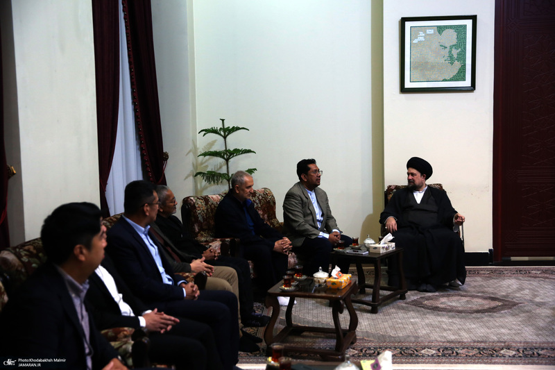 دیدار جمعی از اساتید ودانشجویان کشور تایلند با سید حسن خمینی