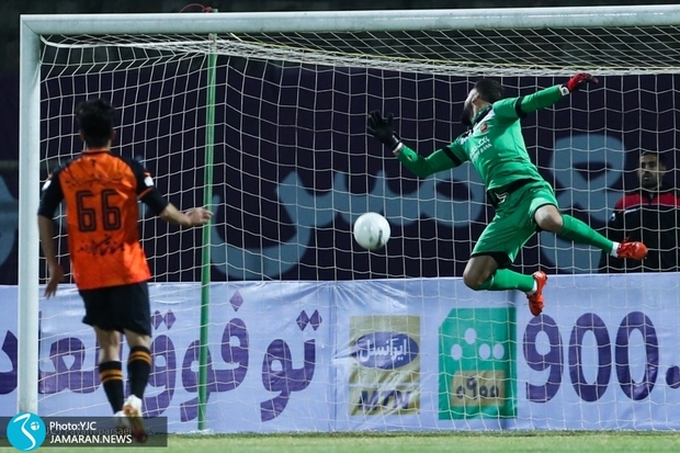 یک خارجی دیگر یک بدقولی دیگر و یک شکایت دیگر!