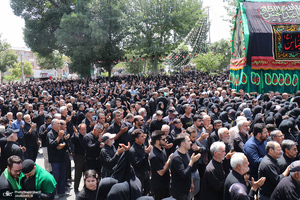 مراسم عزاداری و نخل گردانی روز عاشورا در خمین