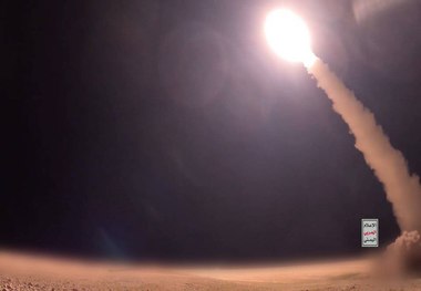 صنعاء تستهدف حاملة الطائرات الأميركية 