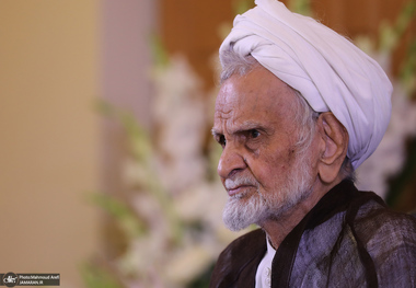 خاطرات حجتی کرمانی از مرحوم حاج سید احمد‌ خمینی:  تواضع و مردمی بودن این سید بزرگوار همه را مجذوب خود می‌کرد