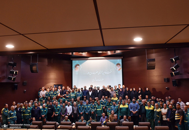 مراسم قدردانی از زحمات کارگران شهرداری حرم امام خمینی (س)