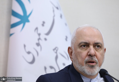 ظریف: ایرانیان هر مهاجمی را از میدان به در می‌کنند