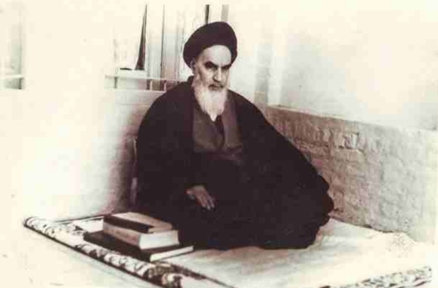 Imam Khomeini strongly emphasizes knowledge that is profitable