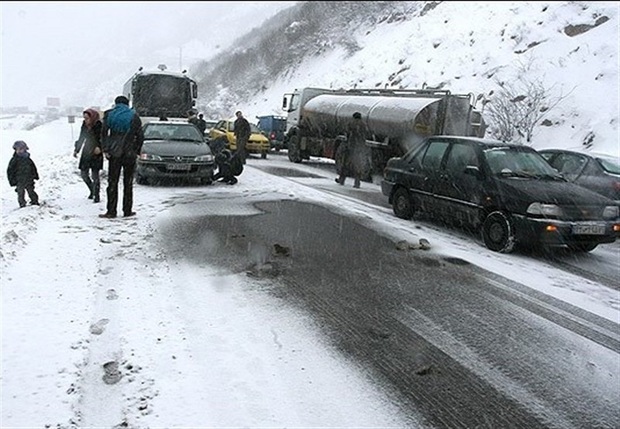 تردد در گردنه 'آغبلاغ' اشنویه فقط با زنجیرچرخ امکان پذیر است