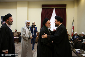 حاشیه های تجدید میثاق رئیس و اعضای مجلس خبرگان رهبری با آرمان های امام خمینی(س)