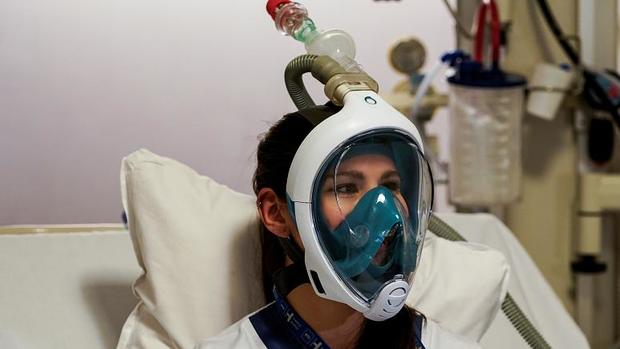 استفاده از ماسک‌ غواصی آماتور به جای ماسک اکسیژن در بیمارستهای اروپا+عکس