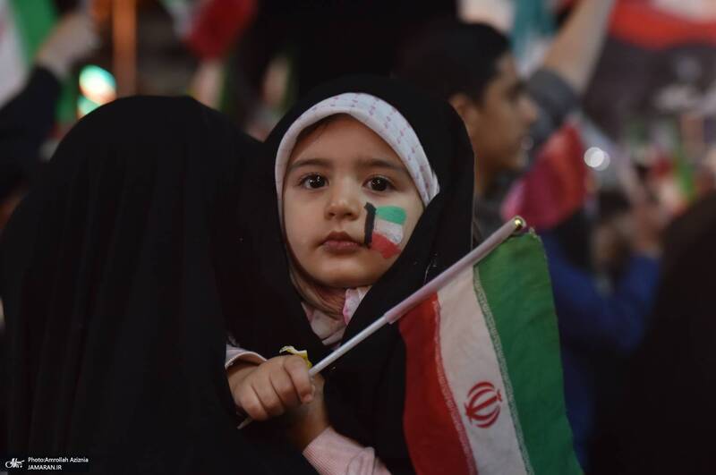 هفتادمین اجتماع پر شور مردم در میدان انقلاب