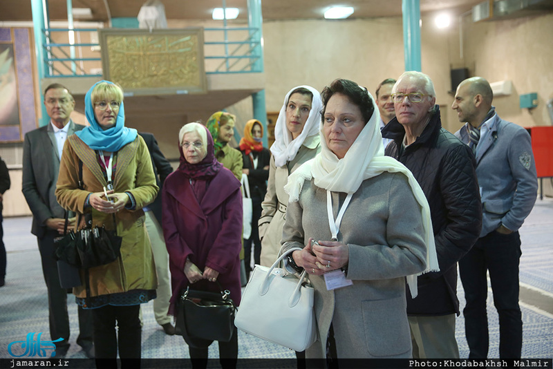 بازدید گردشگران آلمانی و اتریشی از بیت امام خمینی (س) در جماران 