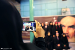 بازدید جمعی از دانش آموزان از بیت امام خمینی (س) در جماران 1