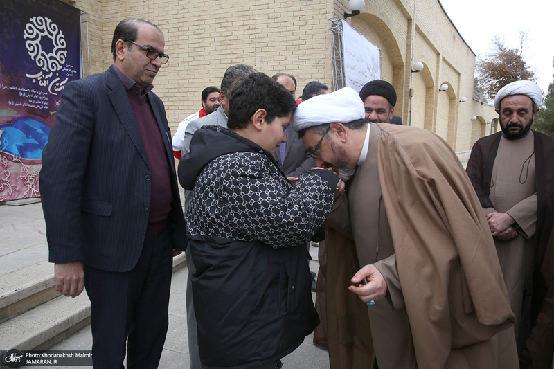 بازدید آیت الله دری نجف آبادی از نمایشگاه عکس امام دل‌ها‎