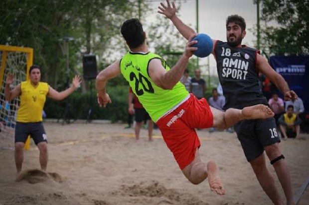 مسابقات هندبال ساحلی بزرگداشت هفته فرهنگی اصفهان آغاز شد.