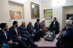 دیدار امام جمعه، مسئولین و جمعی از مردم شریف آباد استان تهران با سیدعلی خمینی