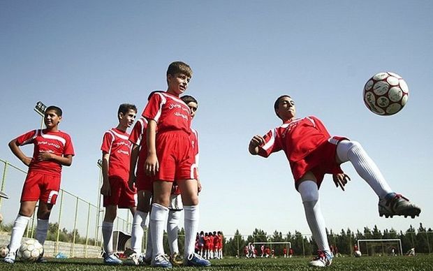 140 نوآموز در جشنواره مدارس فوتبال همدان شرکت کردند
