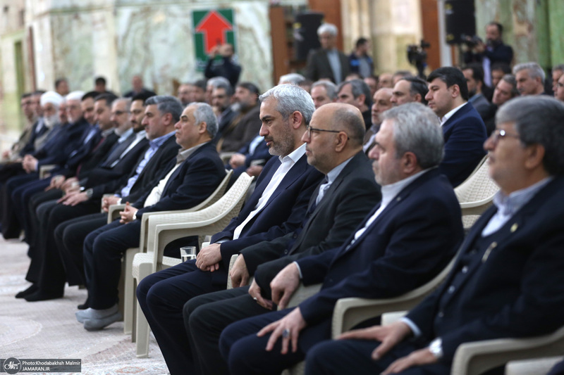 دیدار وزیر اقتصاد  جمعی از مدیران بانک ها با سید حسن خمینی