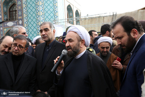 اقامه نماز سید حسن خمینی بر پیکر ٣ تن از شهدای سانحه هواپیمای اوکراینی
