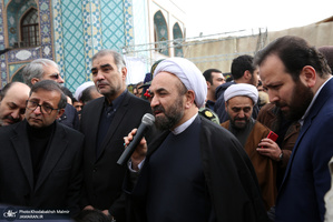 اقامه نماز سید حسن خمینی بر پیکر ٣ تن از شهدای سانحه هواپیمای اوکراینی