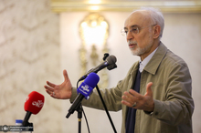 علی‌اکبر صالحی: ایران در میانه مثلث آمریکا، چین و روسیه با یک فاصله برابر قرار گیرد/ یک لغزش حتی از سوی رئیس‌جمهور یا شخصیت شاخص می‌تواند اثر قابل توجهی داشته باشد، در حالی که در فیزیک چنین چیزی رخ نمی‌دهد