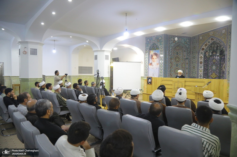 نشست «قرآن و عترت، محور اتحاد مسلمانان در اندیشه امام خمینی(س)» به زبان اردو