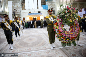 ادای احترام نخست وزیر پاکستان به مقام شامخ امام خمینی(س)