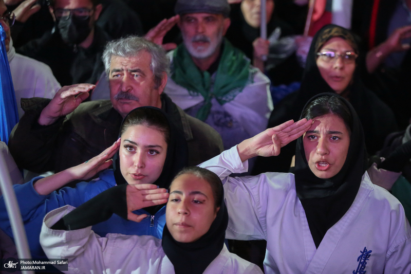 حرکت دسته مردمى پرچمداران ایران به مناسبت روز جمهوری اسلامی ایران-۲